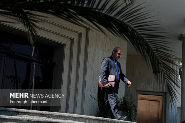 پیمان جبلی رئیس سازمان صدا و سیما در حاشیه جلسه هیات دولت