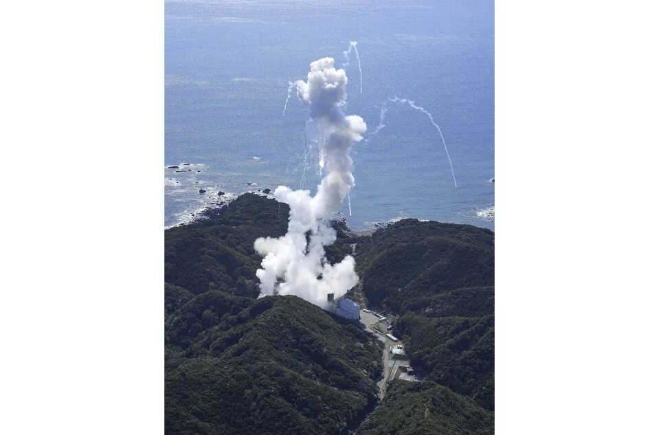 شکست دوباره ژاپن در پرتاب ماهواره/ انفجار چند ثانیه بعد از پرتاب 