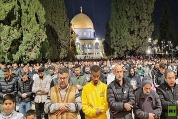 حضور۴۰هزار نمازگزار فلسطینی درمسجدالاقصی به رغم محدودیت اشغالگران