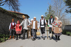 رسم خوش نوروزخوانی در روستای بالا جاده کردکوی