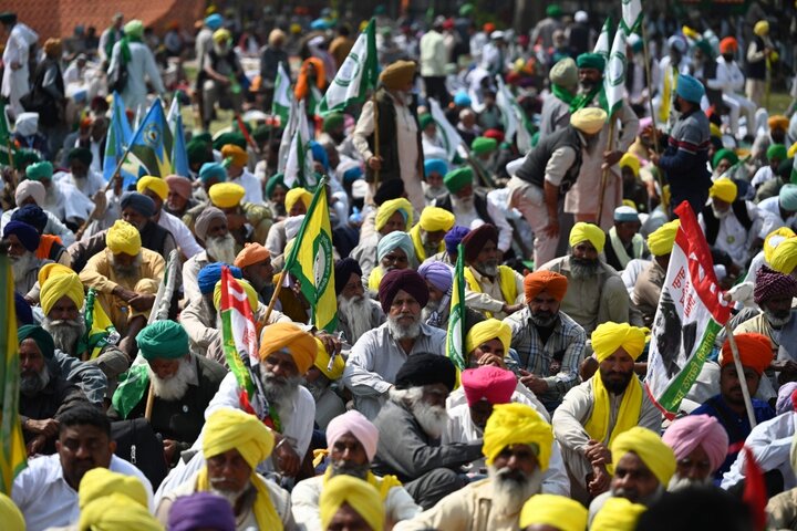 تداوم اعتراضات کشاورزان هندی به عدم تعیین کف قیمت