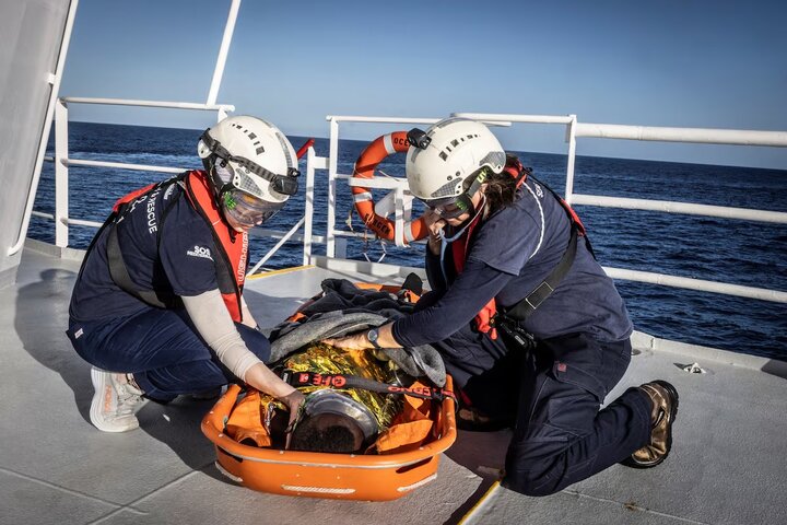 نقص موتور کشتی حامل مهاجران در مدیترانه/ احتمالا ۶۰ نفر غرق شدند