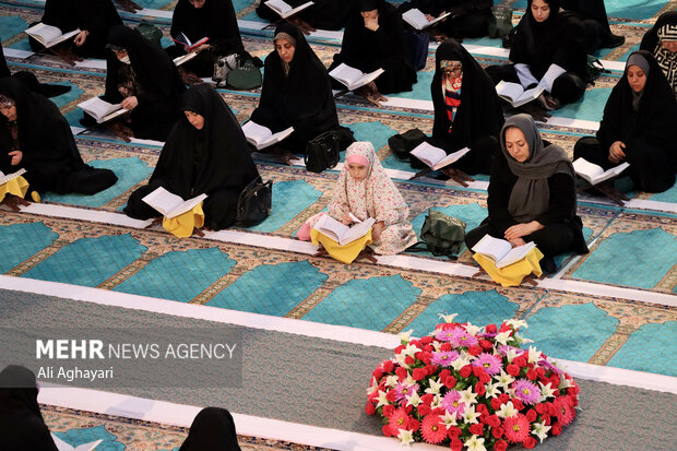 مصلیٰ امام خمینیؒ ارومیہ میں "قرآنی محفل" کا انعقاد
