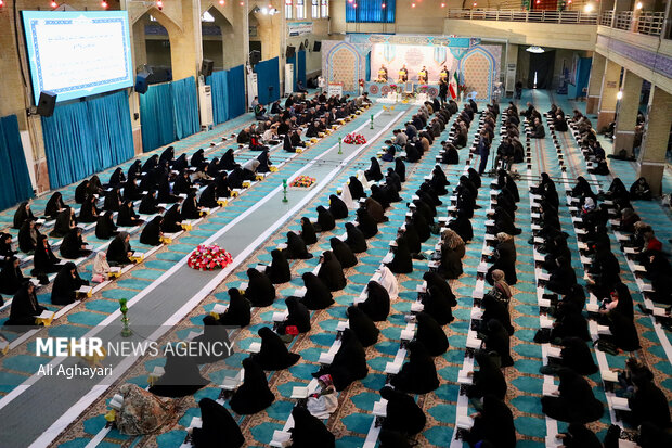 مصلیٰ امام خمینیؒ ارومیہ میں "قرآنی محفل" کا انعقاد
