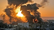 غزة ... قصف عنيف على خان يونس واشتباكات مسلحة بالضفة