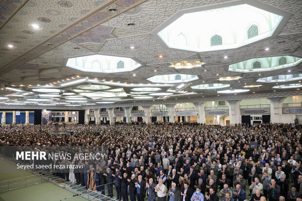 اگر مأموم به رکعت اوّل نماز جمعه نرسد، تکلیف چیست؟