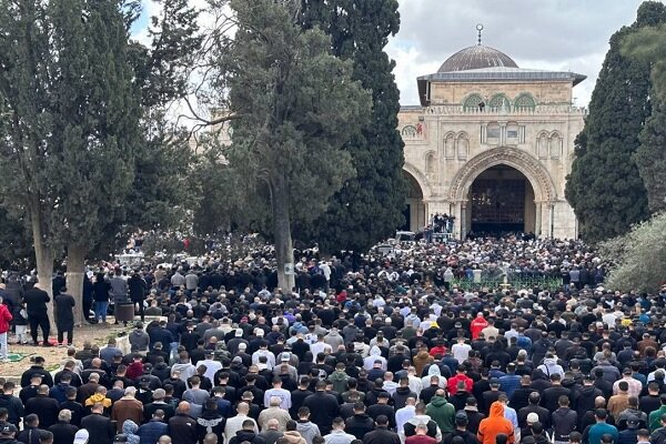 نماز جمعه باشکوه مسجدالاقصی با حضور ۸۰ هزار فلسطینی+ فیلم