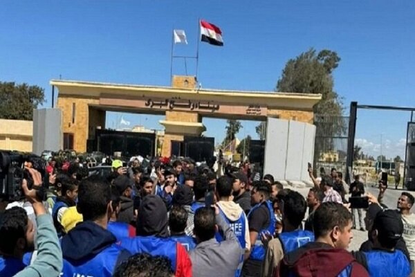 مصر ... وقفة تضامنية مع الشعب الفلسطيني أمام معبر رفح البري