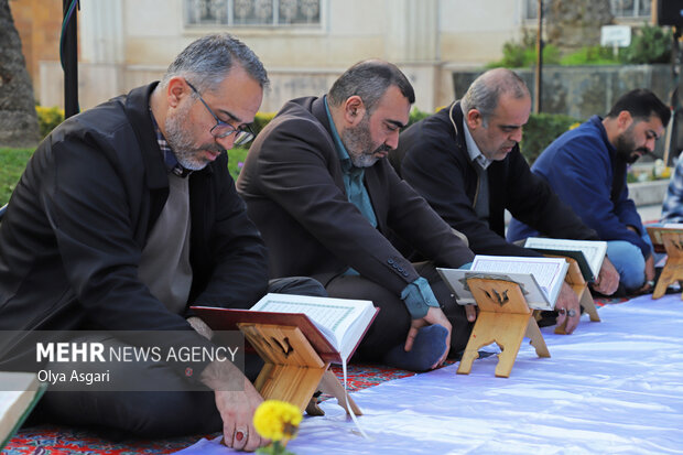 جزخوانی قرآن کریم در پارک شهر گرگان