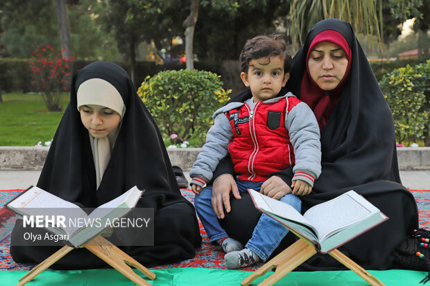 جزخوانی قرآن کریم در پارک شهر گرگان