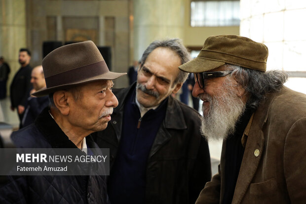 داریوش ارجمند، علی نصیریان، جهانگیر الماسی در دیدار اهالی فرهنگ و هنر با رییس جمهور
