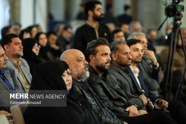 دیدار جمعی از اهالی فرهنگ و هنر با حجت الاسلام سید ابراهیم رئیسی رئیس جمهور، عصر جمعه ۲۵ اسفند ماه ۱۴۰۲ در سالن اجلاس سران برگزار شد