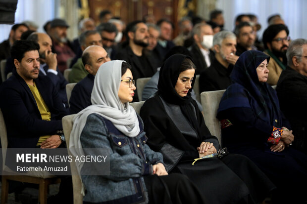 دیدار جمعی از اهالی فرهنگ و هنر با حجت الاسلام سید ابراهیم رئیسی رئیس جمهور، عصر جمعه ۲۵ اسفند ماه ۱۴۰۲ در سالن اجلاس سران برگزار شد