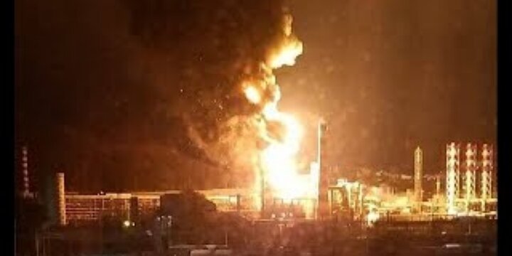 موشکباران پایگاه اشغالگران آمریکایی در حسکه سوریه موشکباران پایگاه اشغالگران آمریکایی در حسکه سوریه