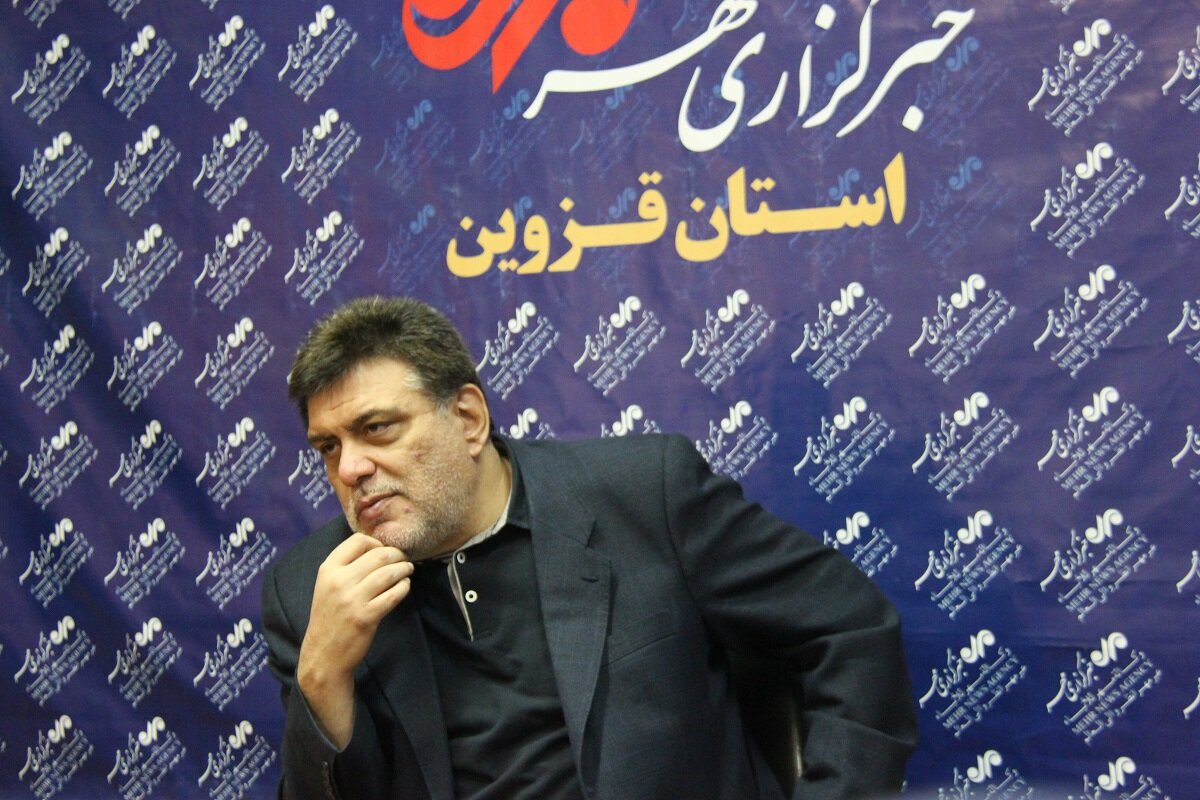 چالش‌های مطالعه در عصر فضای مجازی؛ چرا کتاب‌ها کمتر دیده می‌شوند؟ 3