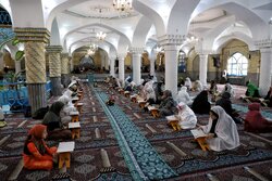 جز خوانی قرآن کریم در مسجد جامع شهر سنندج