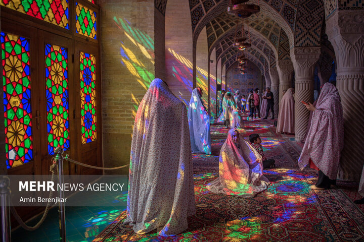 گردشگران نوروزی در مسجد نصیر الملک شیراز