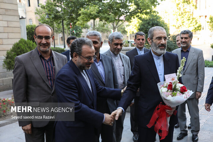 اسدالله اسدی، دیپلمات آزاد شده ایرانی از زندان_های بلژیک، شنبه ۲۰ خردادماه ۱۴۰۲ با امیر عبداللهیان، وزیر امور خارجه، در محل ساختمان شماره یک وزارت خارجه دیدار کردند