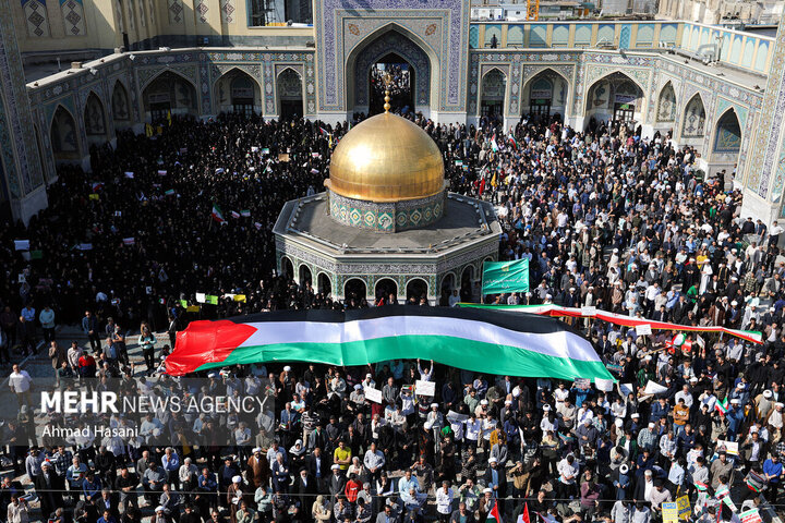 تجمع مردم مشهد در حمایت از مردم مظلوم فلسطین در حرم امام رضا (ع)