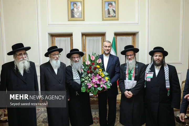 حسین امیر عبداللهیان وزیر امور خارجه ایران بعدازظهر امروز یکشنبه 3 دی ماه 1402 با رهبران یهودی ضد صهیونیست و ادموندو نوبیو آگیلار وزیر دفاع بولیوی دیدار گفتگو کرد