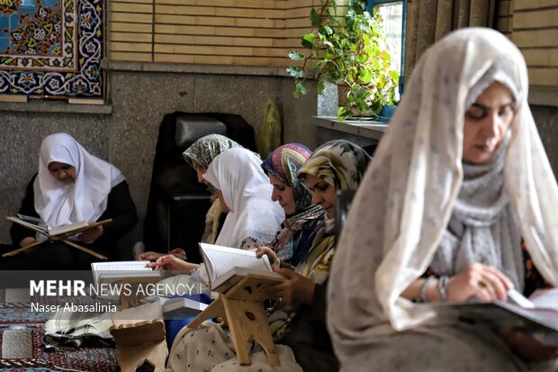 جزء خوانی قرآن کریم در مسجد جامع شهر سنندج