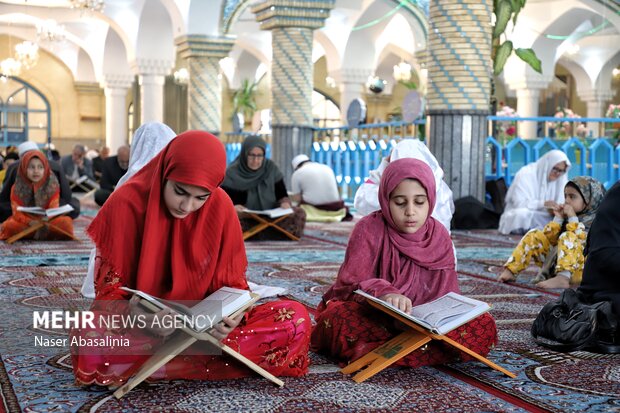جزء خوانی قرآن کریم در مسجد جامع شهر سنندج