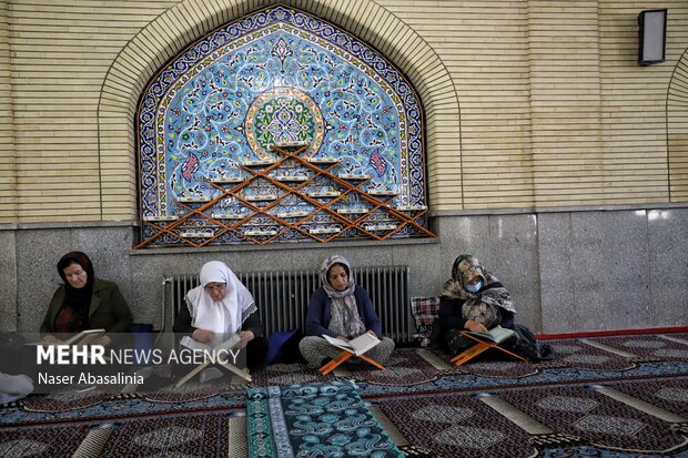 جزء خوانی قرآن کریم در مسجد جامع شهر سنندج