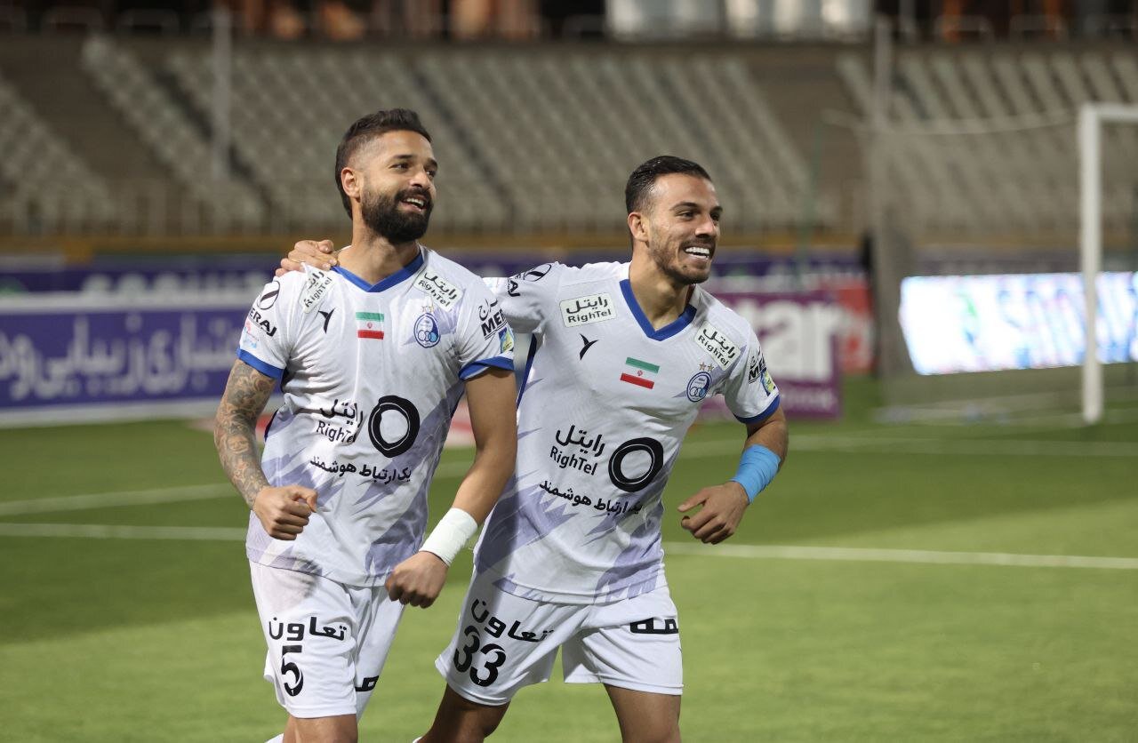 دیدار تیم های فوتبال استقلال تهران و هوادار