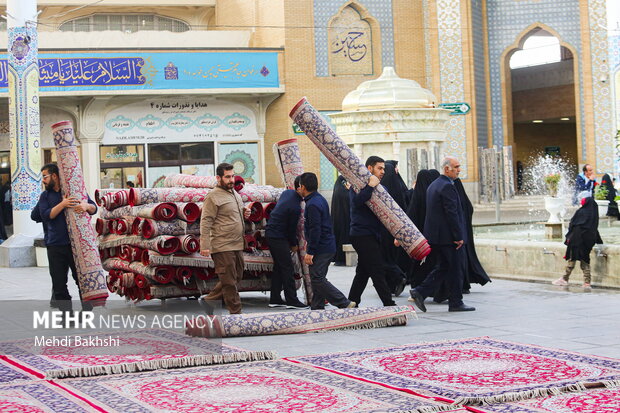 برپایی سفره افطار در حرم حضرت معصومه(س)