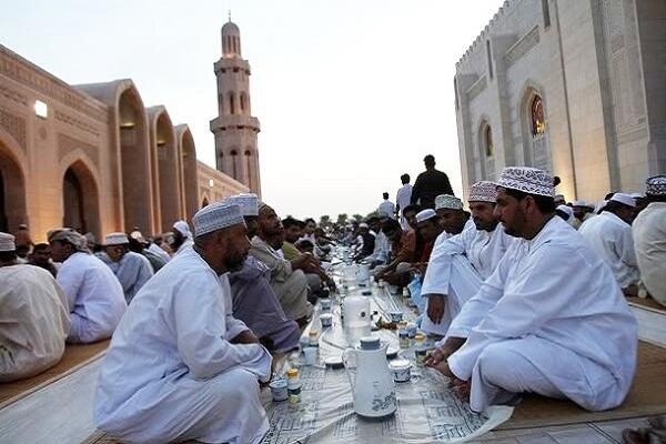 Umman; Halkın toplu iftar sofraları ve camiilerde buluştuğu yer Umman; Halkın toplu iftar sofraları ve camiilerde buluştuğu yer