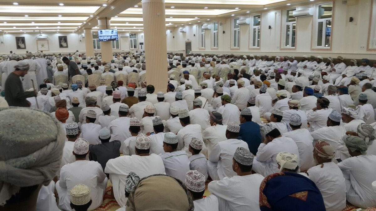 Umman; Halkın toplu iftar sofraları ve camiilerde buluştuğu yer