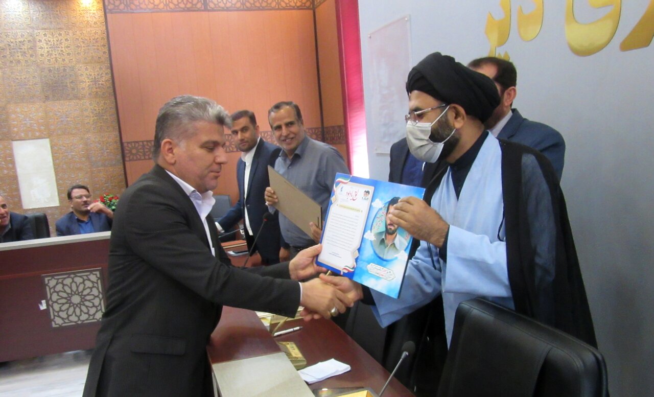 شهرداران شهرستان دیر تجلیل شدند