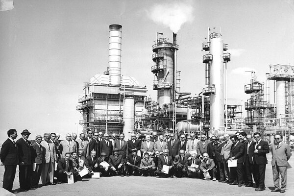 اليوم الوطني لتأميم صناعة النفط في إيران 1951....انتصار الشعب الإيراني على الإمبريالية الغربية