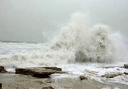 دریا و ساحل در شمال و جنوب کشور طوفانی می‌شوند