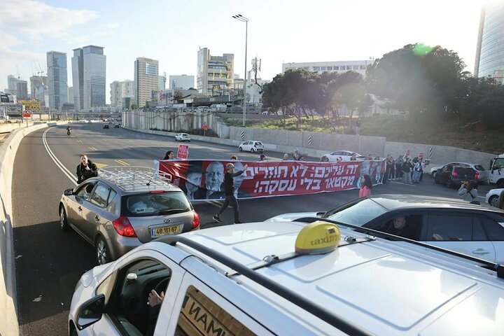 معترضانِ نتانیاهو بزرگراه تل‌آویو را بستند