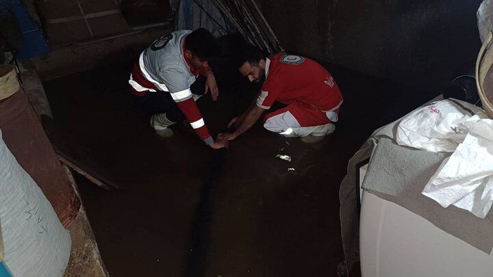 امدادرسانی نجاتگران هلال احمر استان ایلام به ۲۸۰ نفر متاثر از سیل