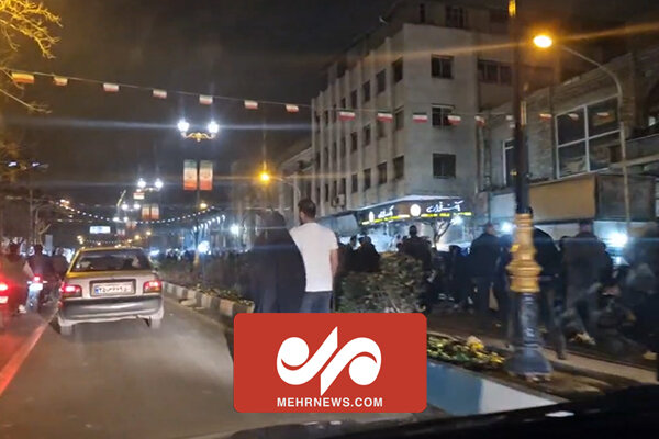 تصاویری از حضور شبانه مردم برای خرید وسایل سال نو در تهران