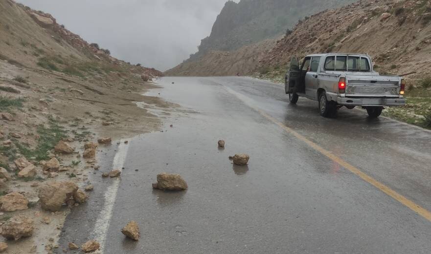 سیل راه برخی مناطق کهگیلویه و بویراحمد را مسدود کرد/تخلیه ۳ روستا