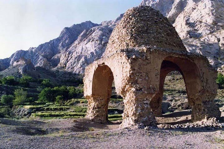 غار اژدها و کارگاههای عبابافی در شهری ۳ هزار ساله در دل کویر