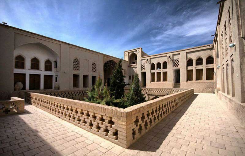 غار اژدها و کارگاههای عبابافی در شهری ۳ هزار ساله در دل کویر