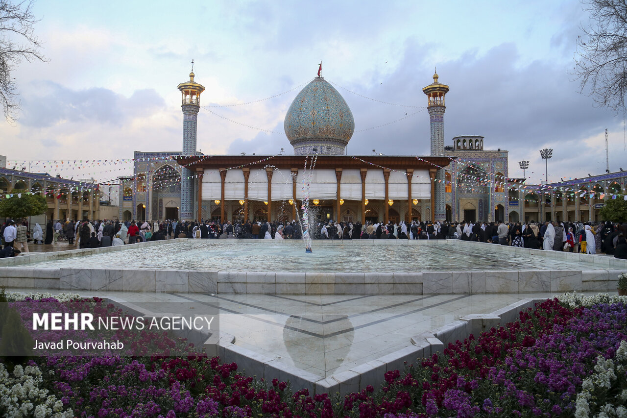 تحویل سال در حرم شاهچراغ (ع) تحویل سال در حرم شاهچراغ (ع)