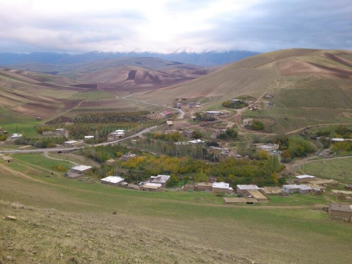 دهگلان شهر دشت و شکوفه‌ها/ قطب کشاورزی کردستان پذیرای گردشگران