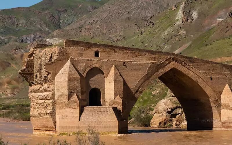  "بلدختر".. أحد الجسور المدهشة في لرستان غرب إيران