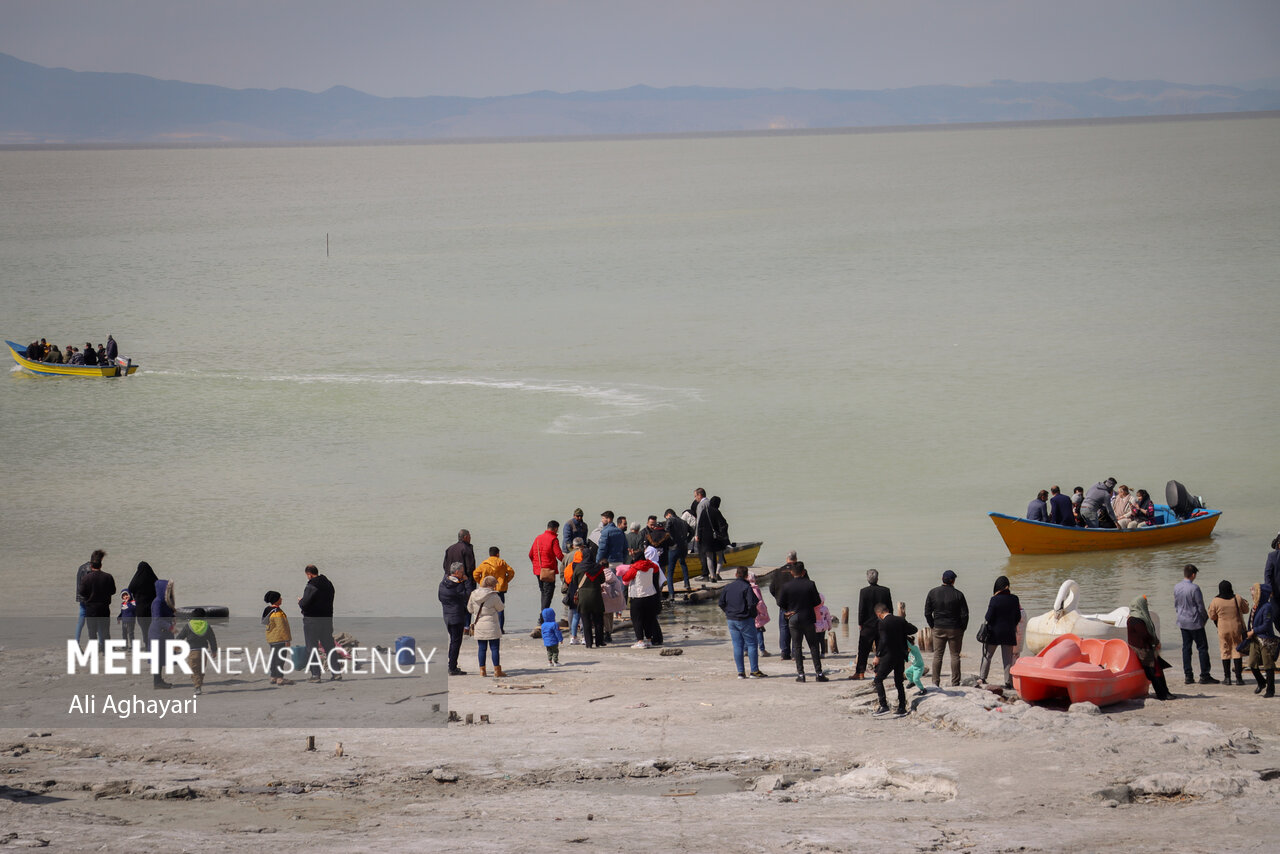 مسافران نوروزی دریاچه ارومیه
