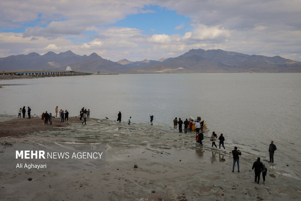 دلشوره دریاچه ارومیه ادامه دارد/ وعدهها محقق میشود؟