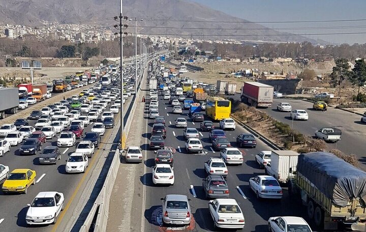 ترافیک در خروجی‌های مشهد سنگین است