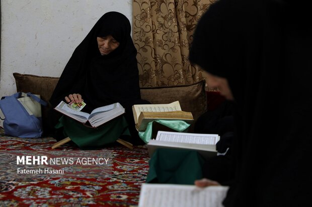 جز خوانی قرآن در خانه