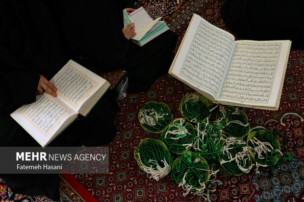 جز خوانی قرآن در خانه