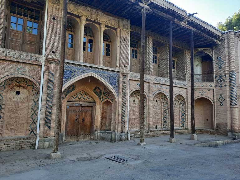 تلفیق زیبایی طبیعت و معماری در خوانسار/ دیار لالههای واژگون