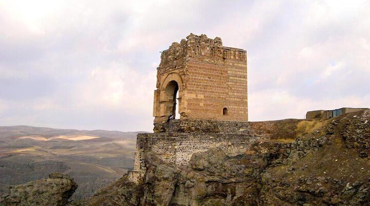سفری به تاریخ بر بلندای قلعه‌های آذربایجان‌شرقی 